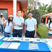Estudiantes en actividad escolar